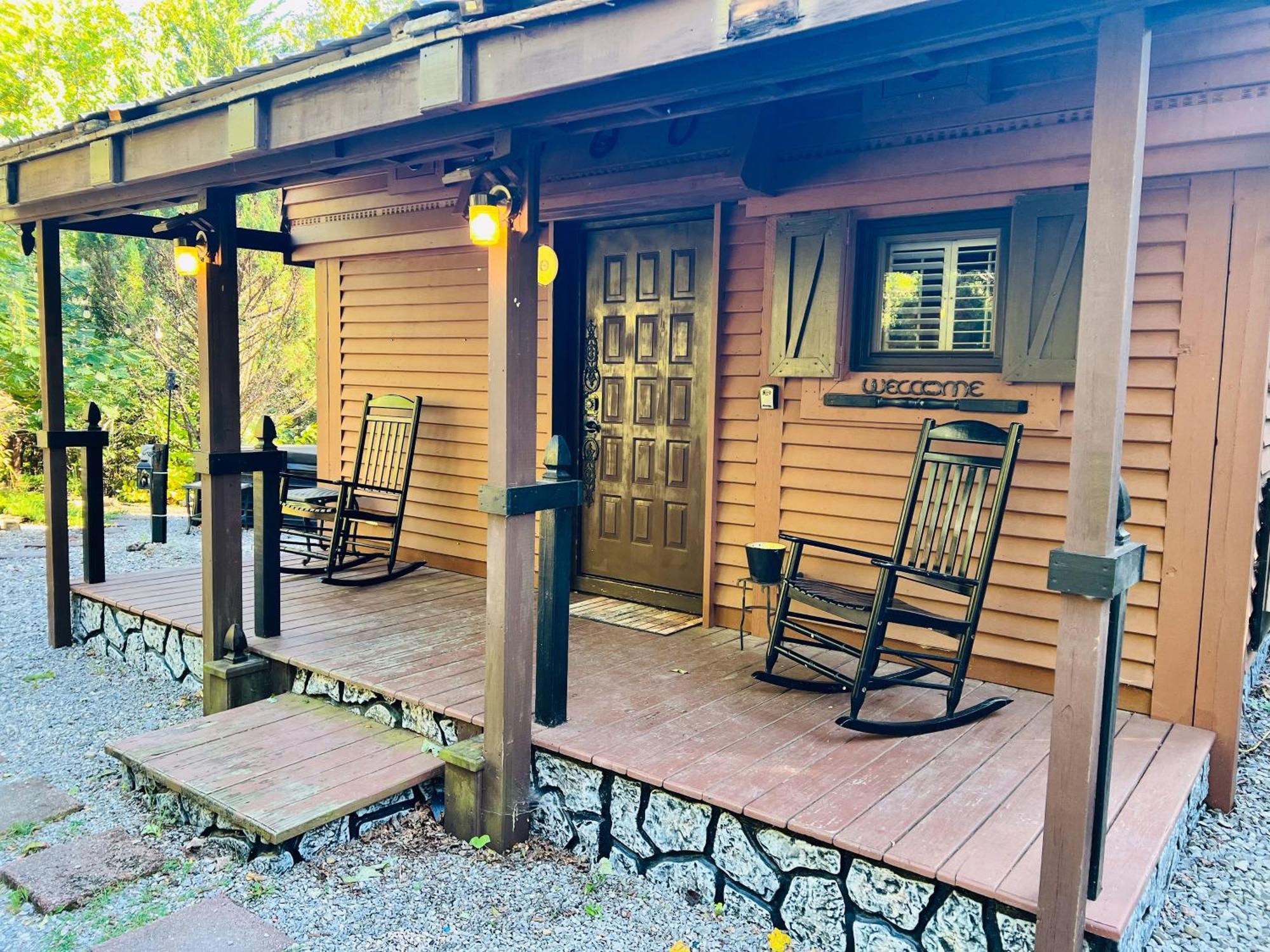 Tiny House, Wifi,Hot Tub,Secluded Villa Cosby Екстериор снимка